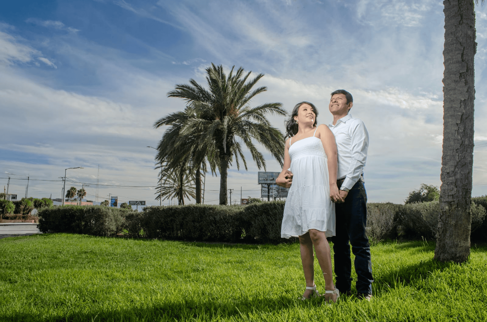 Nelson y Daniela caminando